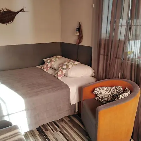 La Maisonnette Du Jardin Cache *