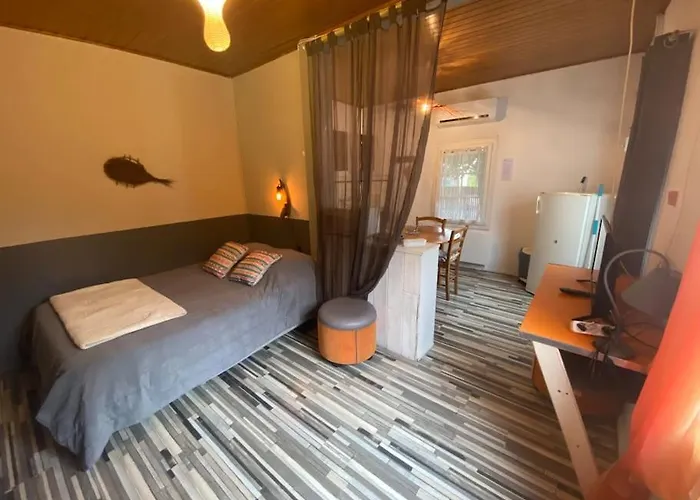 דירה La Maisonnette Du Jardin Cache מרמנדה