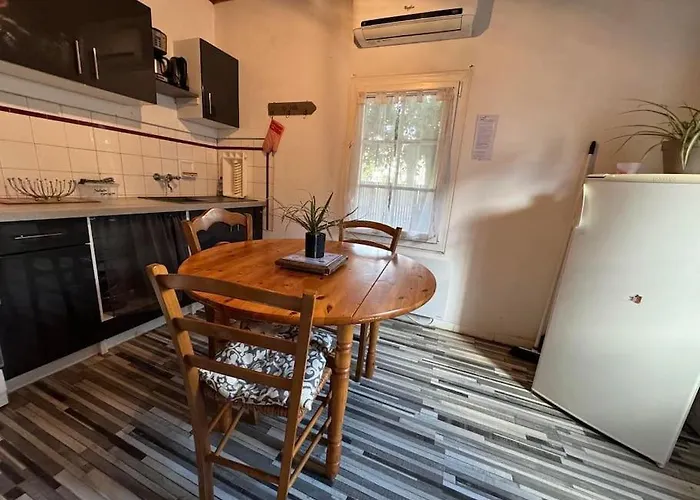 La Maisonnette Du Jardin Cache דירה